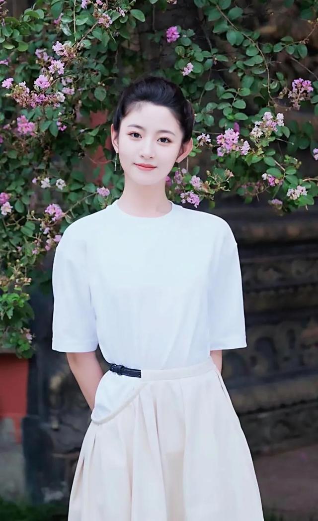  赵晴 