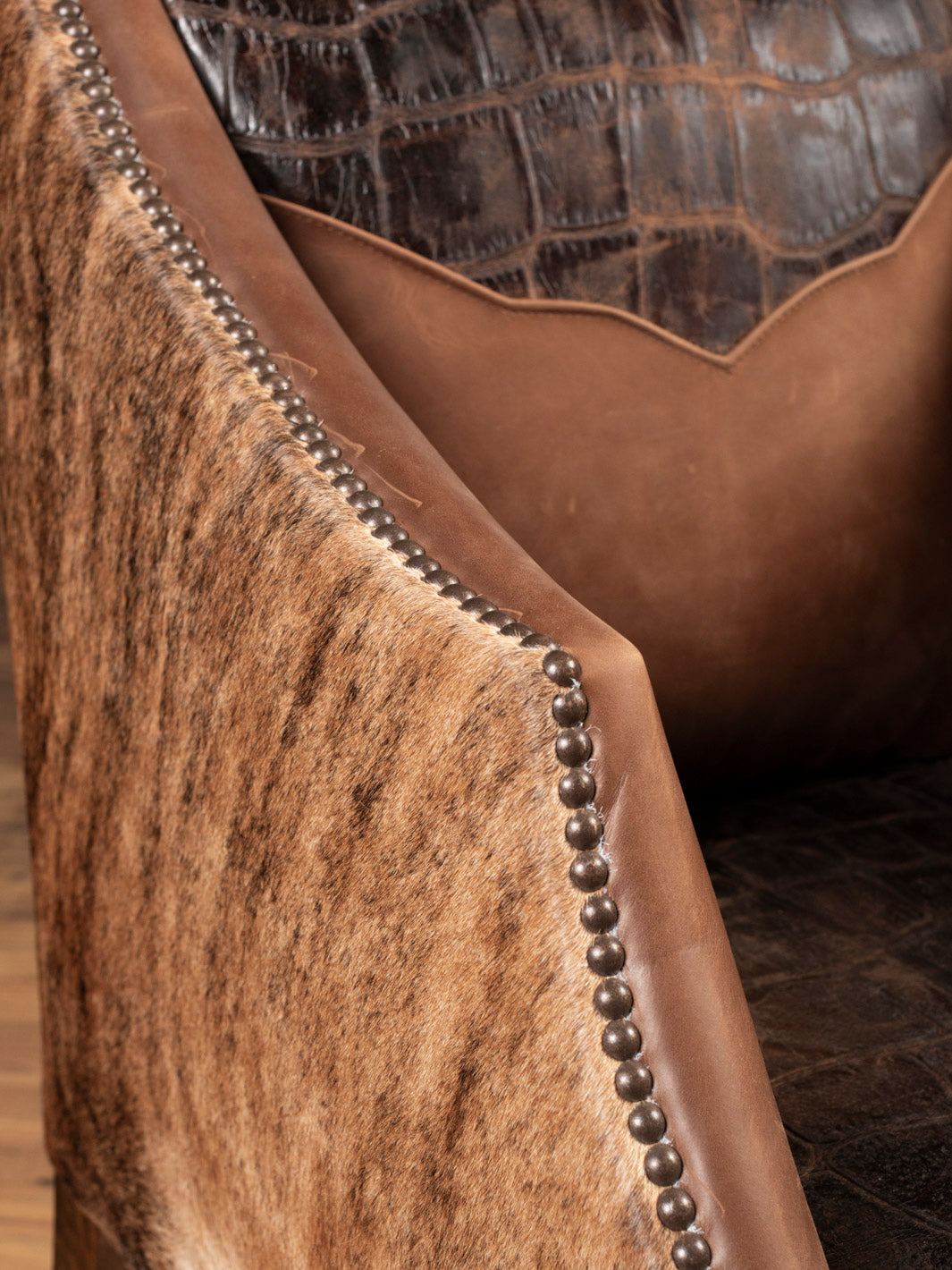 dxdave Ridgecut Brown Gator Leather Armchair